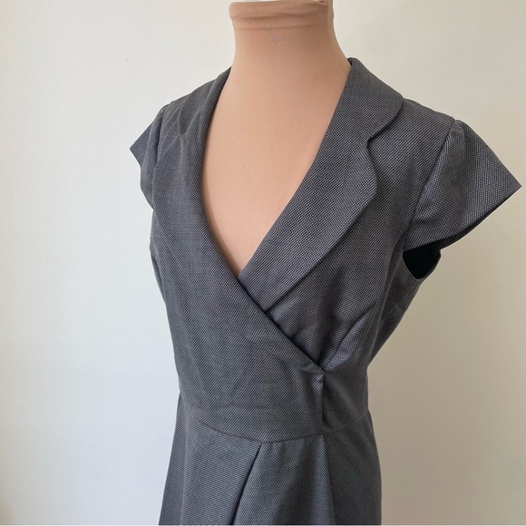 GIORGIO ARMANI Collezioni Wool Silk Blend Gray Cap Sleeve Faux Wrap Dress EUC 6 - Picture 5 of 8